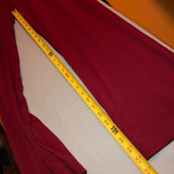 FREE if added to any size bundle!⚡️Weird Comfy Burgandyish Cropped Leggings 2X⚡️ - Picture 3 of 4